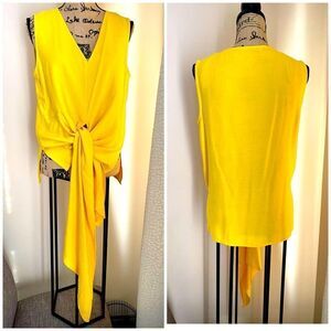 ❤️SALE❤️ Yellow asymmetrical top with bow in front